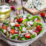 Recipe of Salad with radishes, asparagus, spinach and Roquefort PDO cheese